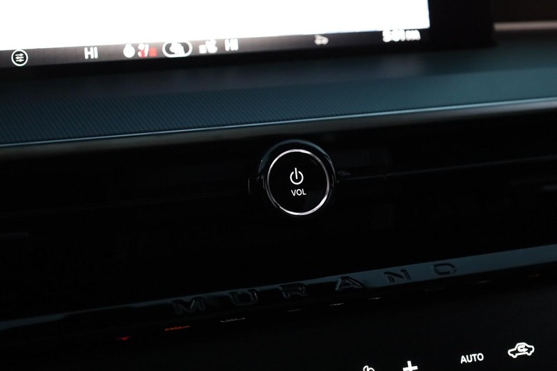 Nissan Murano Vehicle Image 16