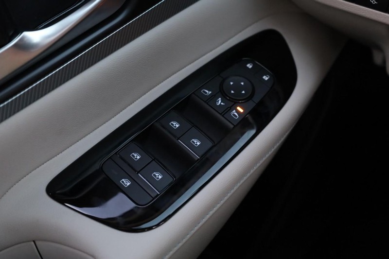 Nissan Murano Vehicle Image 21