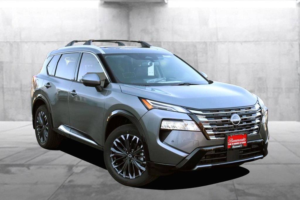 Nissan Rogue Vehicle Image 02