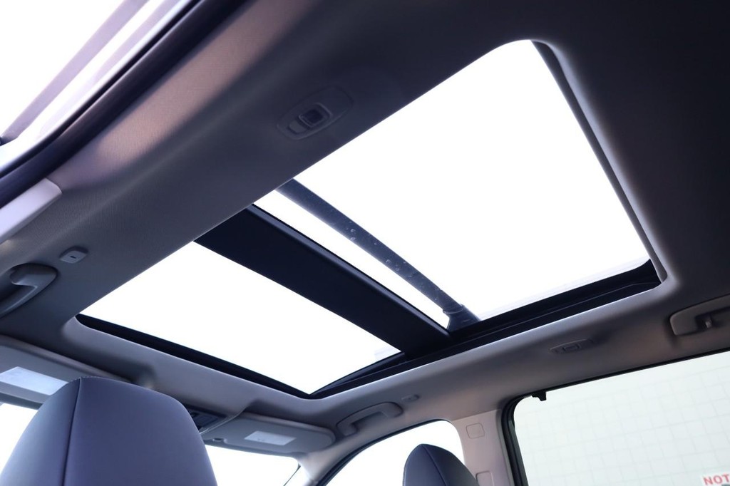 Nissan Rogue Vehicle Image 09