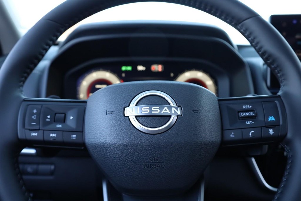 Nissan Rogue Vehicle Image 11