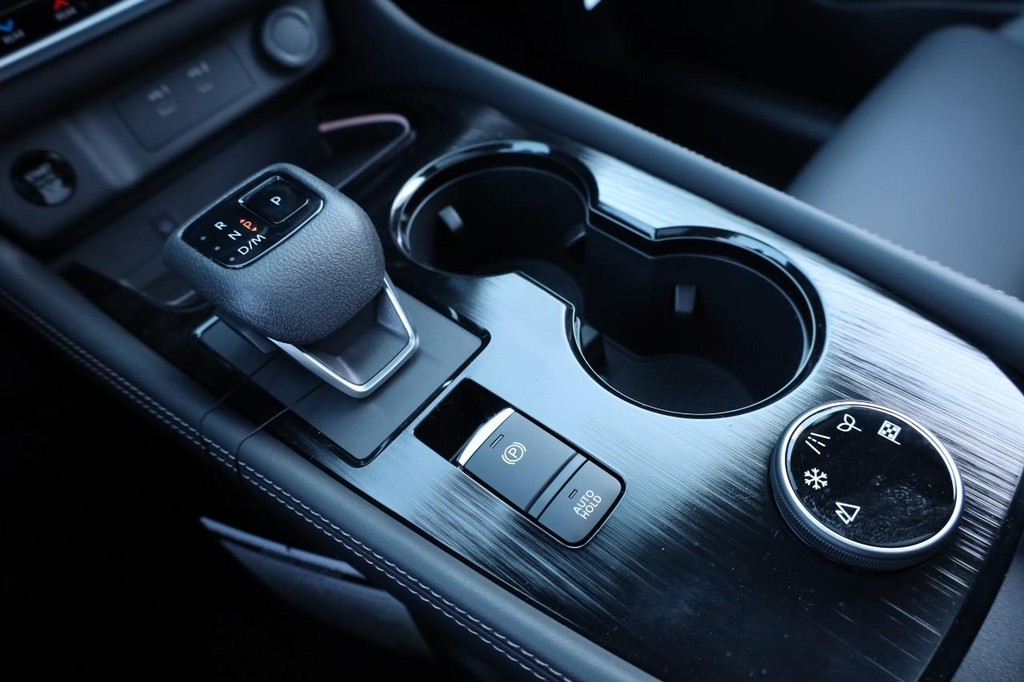 Nissan Rogue Vehicle Image 18