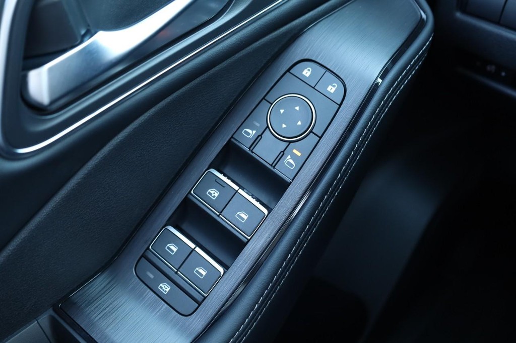 Nissan Rogue Vehicle Image 20