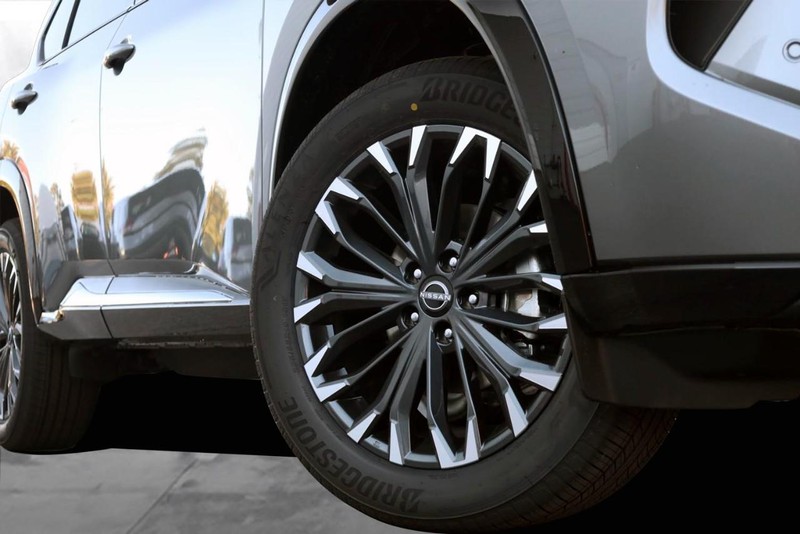 Nissan Rogue Vehicle Image 03