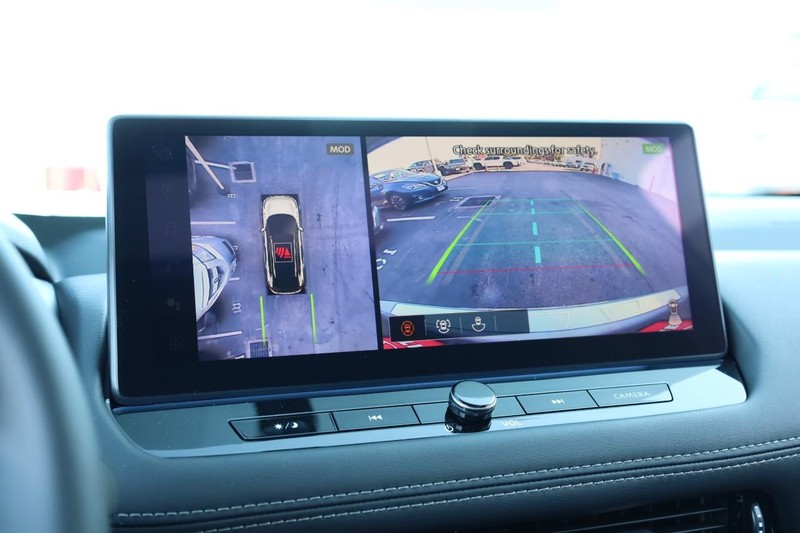 Nissan Rogue Vehicle Image 15