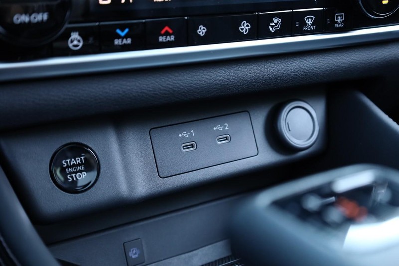 Nissan Rogue Vehicle Image 17