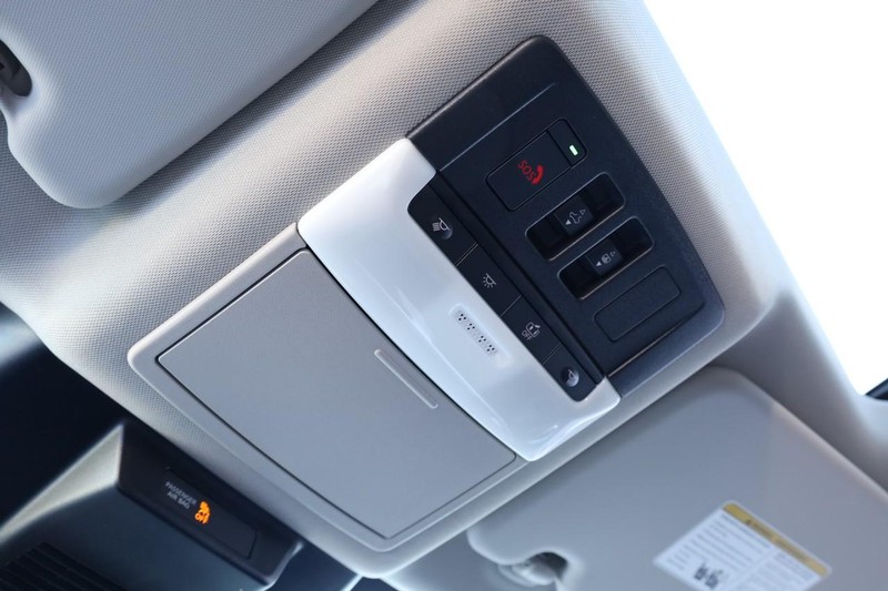 Nissan Rogue Vehicle Image 19