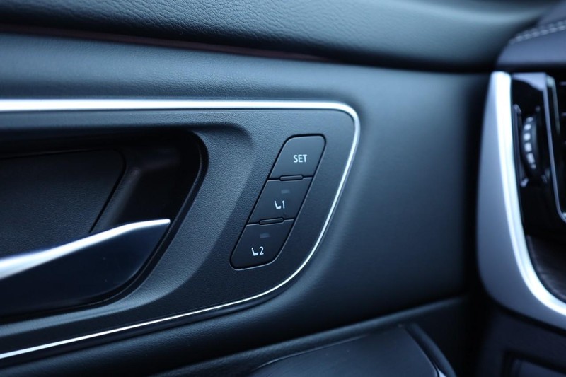 Nissan Rogue Vehicle Image 21