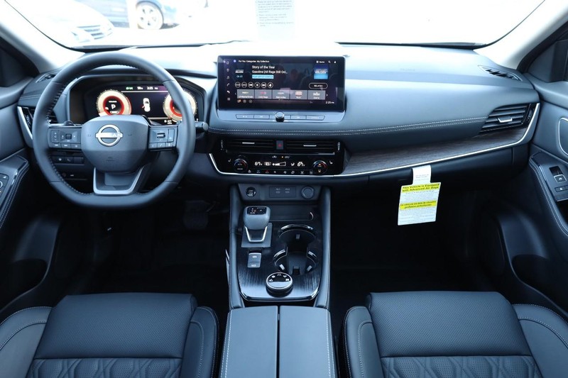 Nissan Rogue Vehicle Image 26