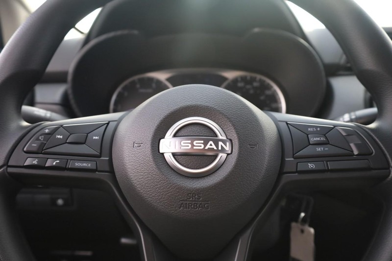 Nissan Versa Vehicle Full-screen Gallery Image 9