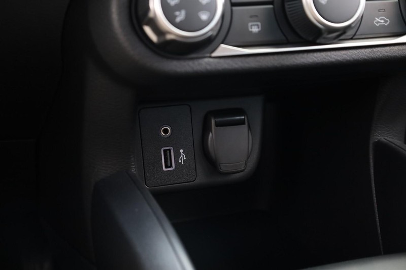 Nissan Versa Vehicle Full-screen Gallery Image 14