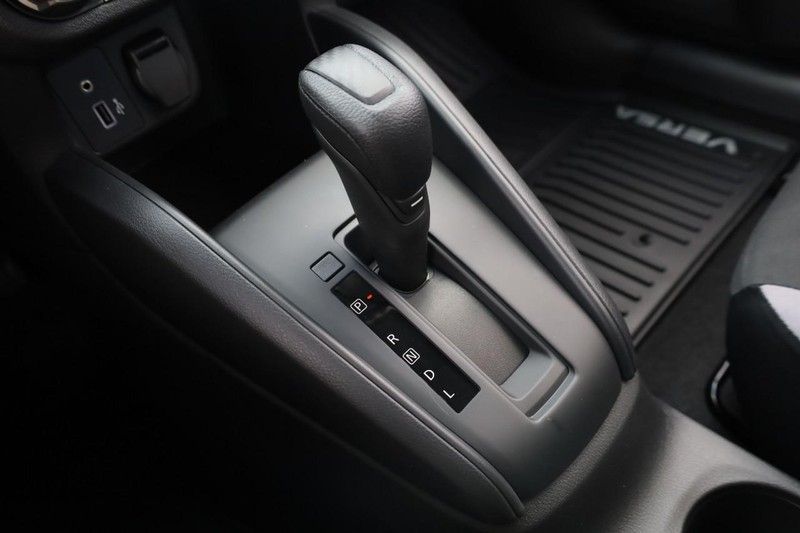 Nissan Versa Vehicle Full-screen Gallery Image 15