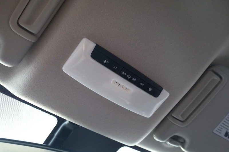 Nissan Versa Vehicle Full-screen Gallery Image 16