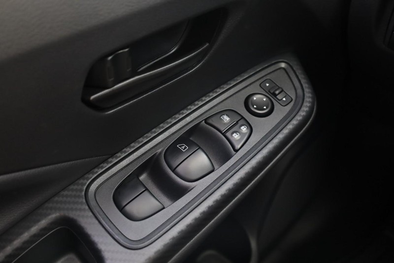 Nissan Versa Vehicle Full-screen Gallery Image 17