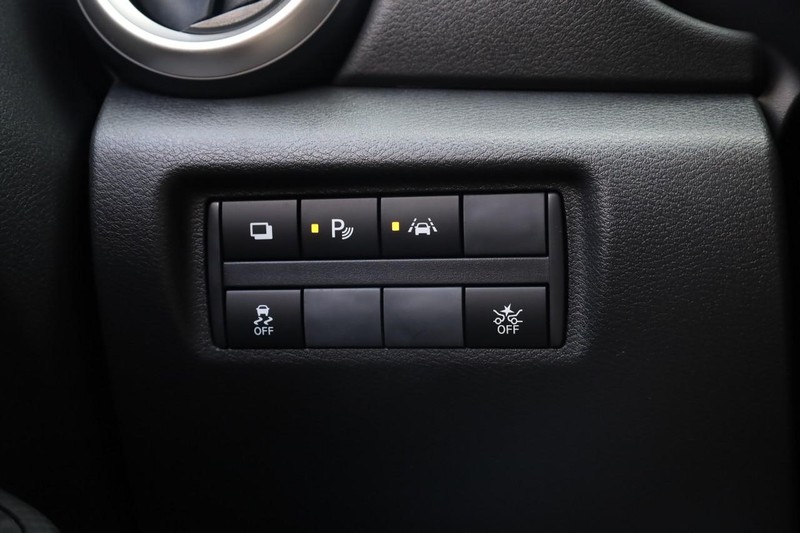 Nissan Versa Vehicle Full-screen Gallery Image 18
