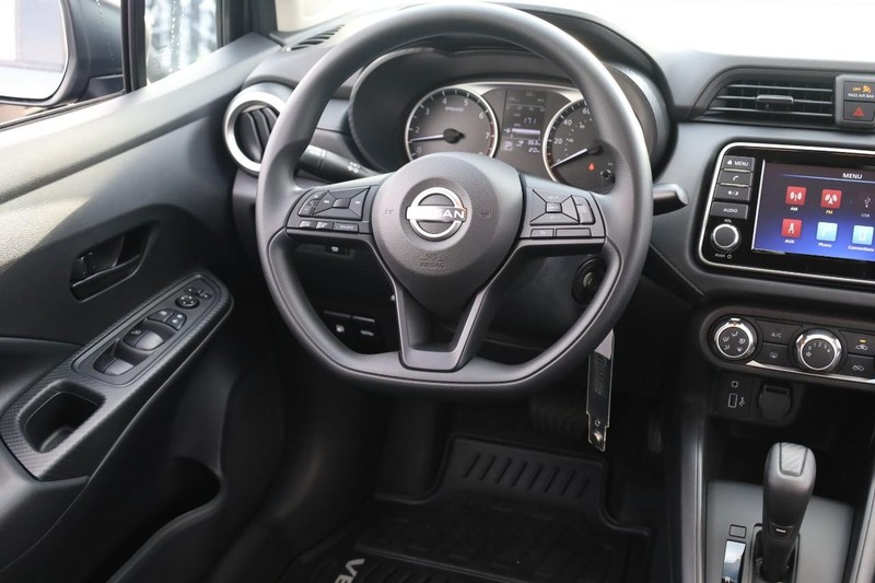 Nissan Versa Vehicle Full-screen Gallery Image 22