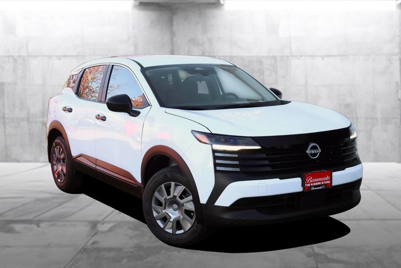 Nissan Kicks Vehicle Image 02