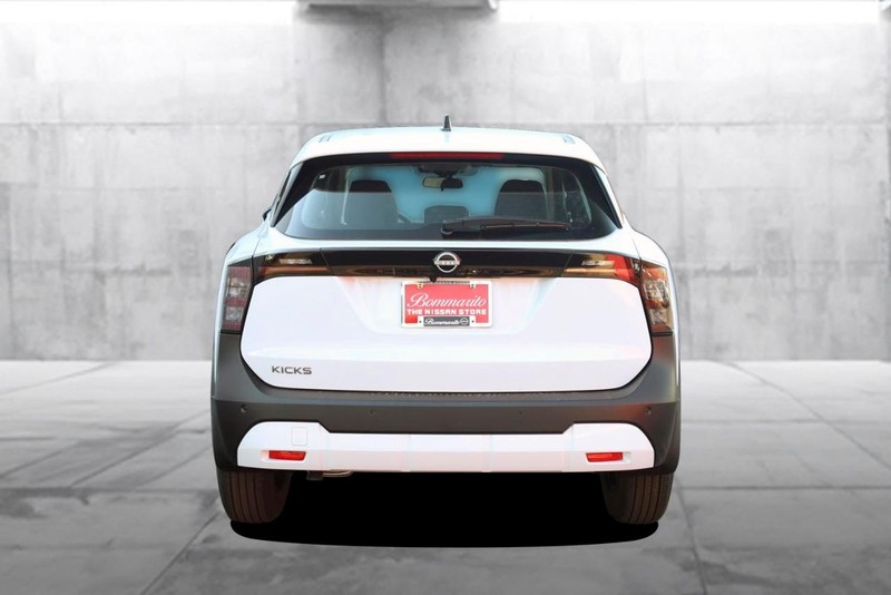 Nissan Kicks Vehicle Image 06
