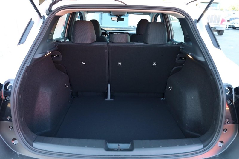 Nissan Kicks Vehicle Image 07