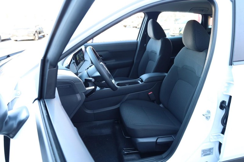 Nissan Kicks Vehicle Image 08