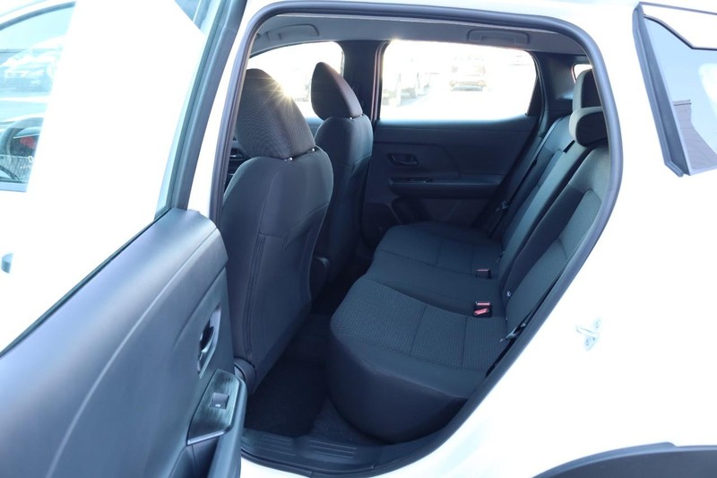 Nissan Kicks Vehicle Image 21