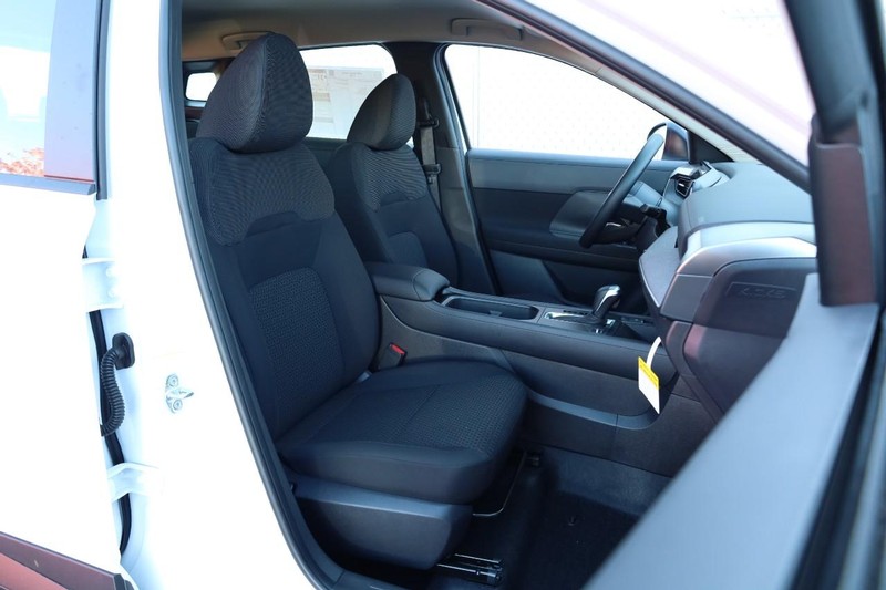 Nissan Kicks Vehicle Image 24