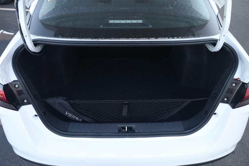 Nissan Versa Vehicle Image 05