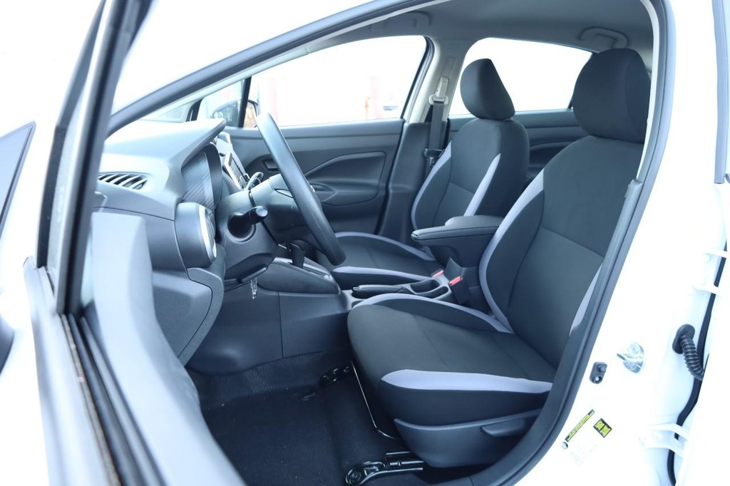 Nissan Versa Vehicle Image 06