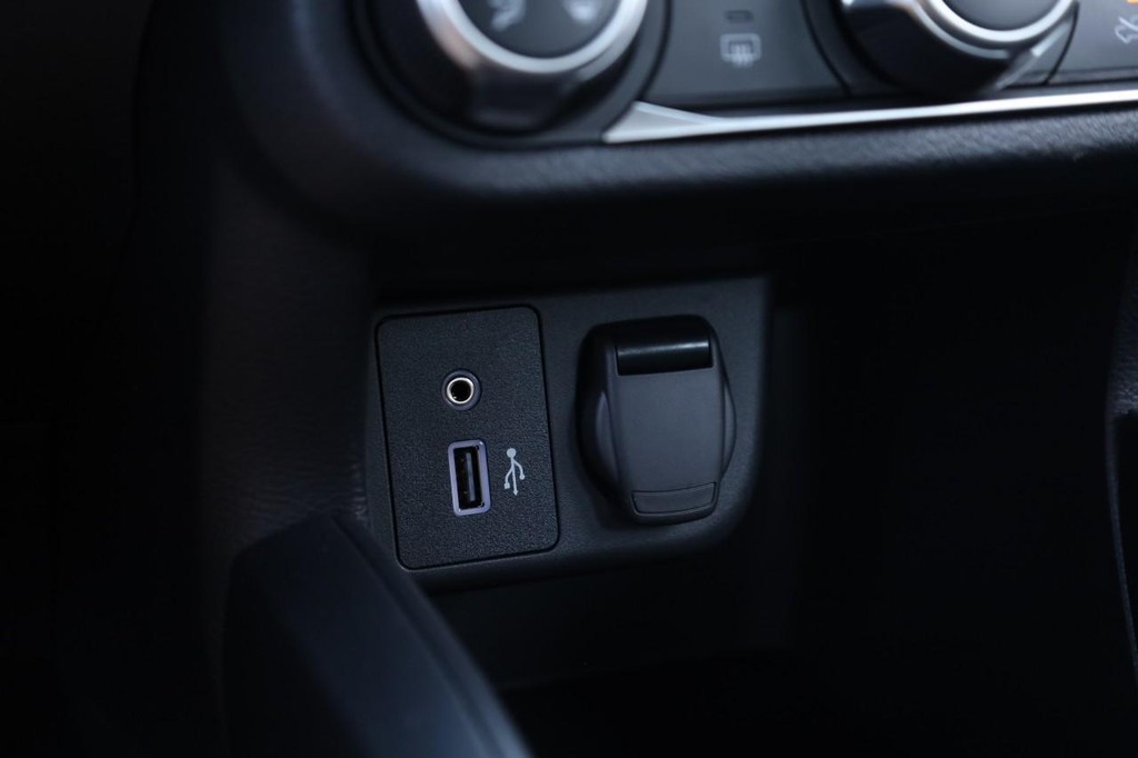 Nissan Versa Vehicle Image 12