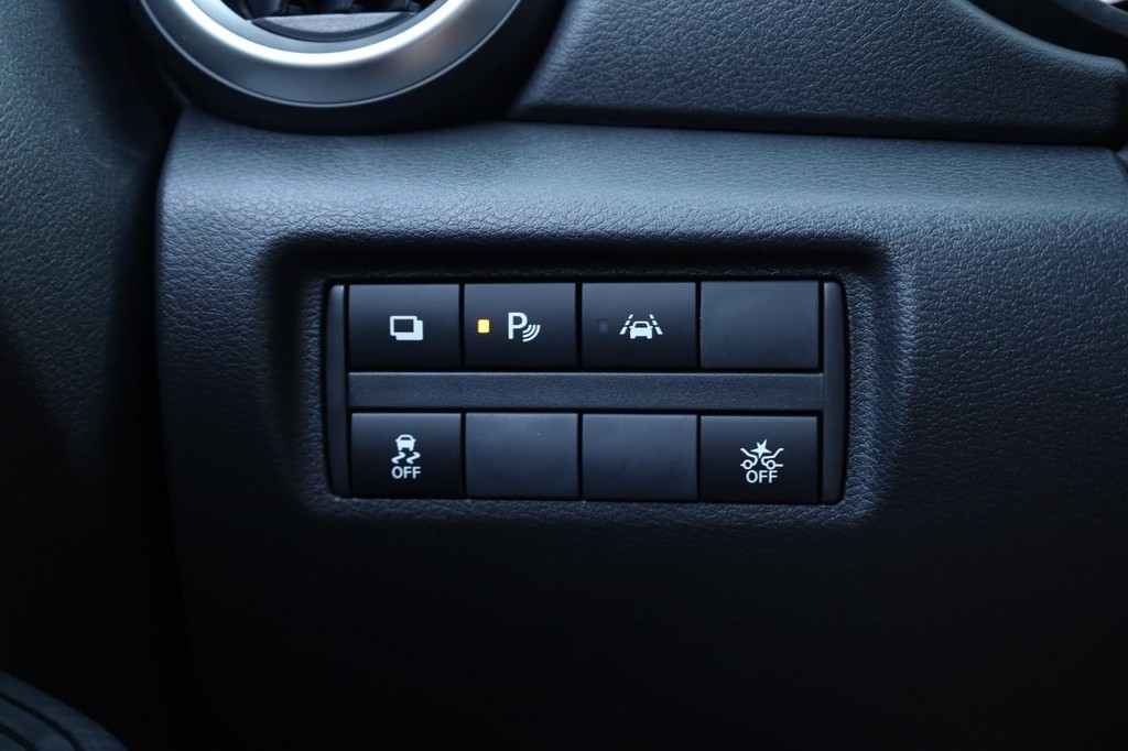 Nissan Versa Vehicle Image 16