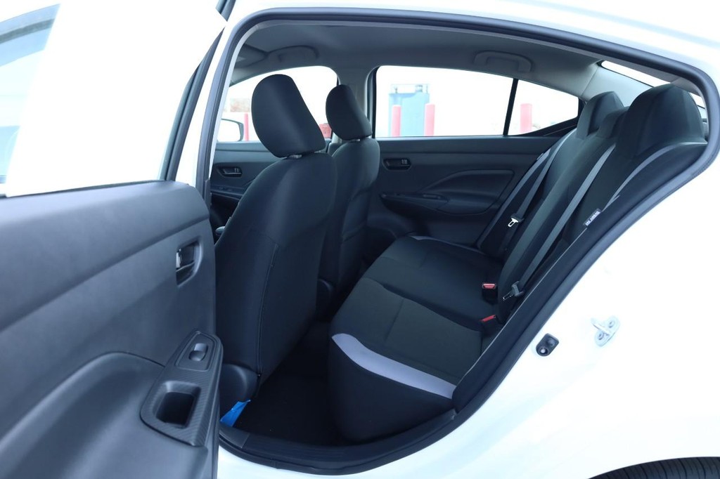 Nissan Versa Vehicle Image 17