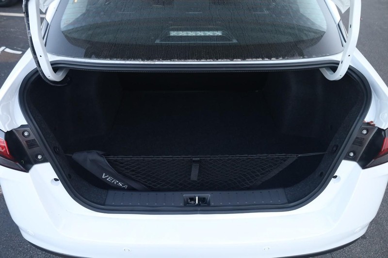 Nissan Versa Vehicle Image 05