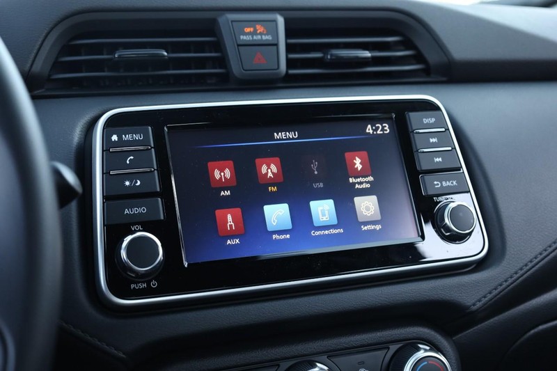 Nissan Versa Vehicle Image 09