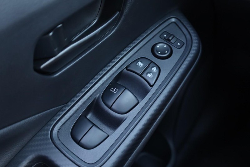 Nissan Versa Vehicle Image 15