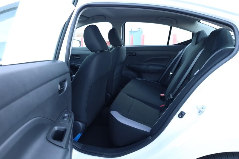 Nissan Versa Vehicle Image 17