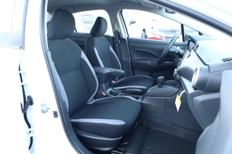 Nissan Versa Vehicle Image 21