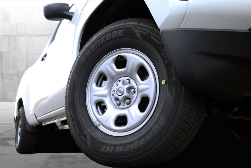 Nissan Frontier Vehicle Image 03