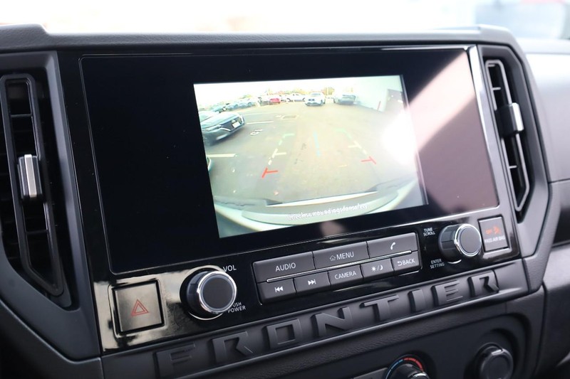 Nissan Frontier Vehicle Image 12