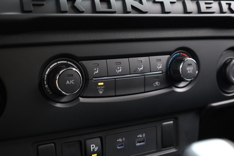 Nissan Frontier Vehicle Image 13