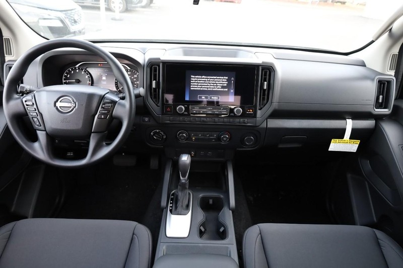 Nissan Frontier Vehicle Image 22