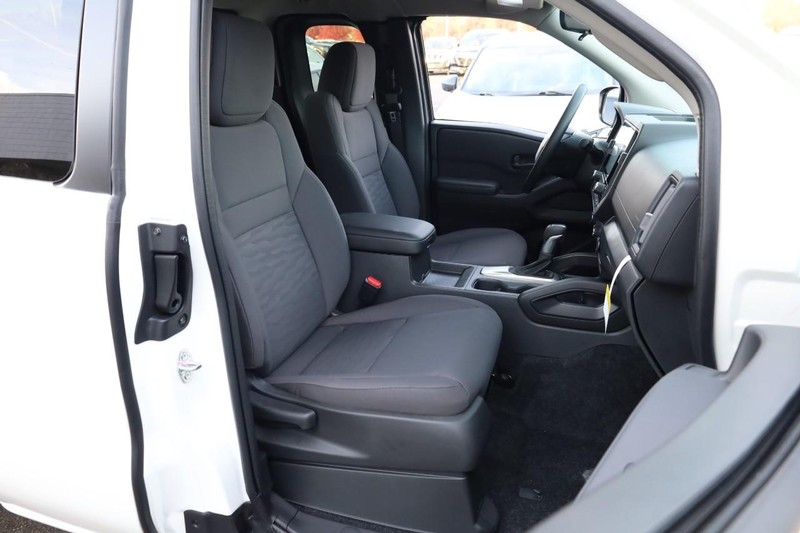 Nissan Frontier Vehicle Image 24