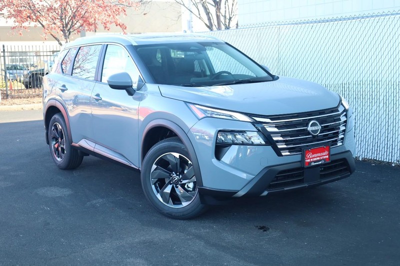 Nissan Rogue Vehicle Full-screen Gallery Image 2