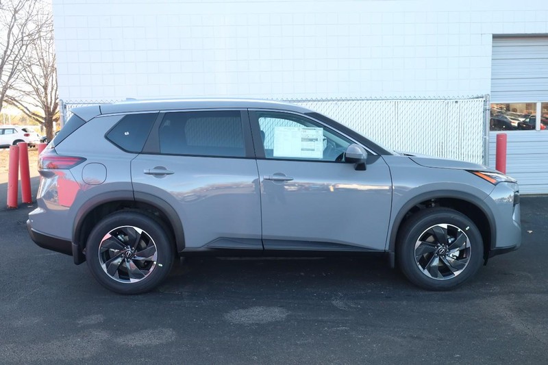 Nissan Rogue Vehicle Full-screen Gallery Image 5