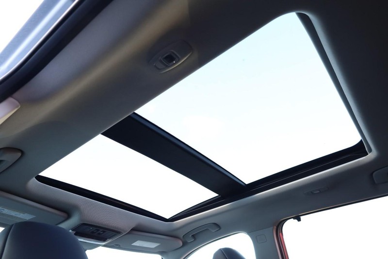 Nissan Rogue Vehicle Full-screen Gallery Image 9