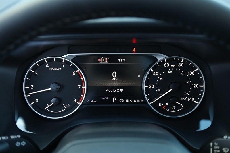 Nissan Rogue Vehicle Full-screen Gallery Image 12