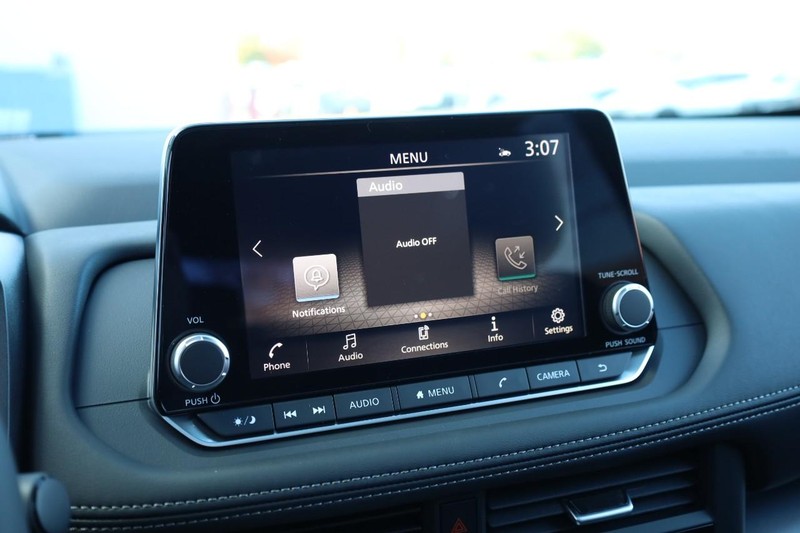 Nissan Rogue Vehicle Full-screen Gallery Image 13