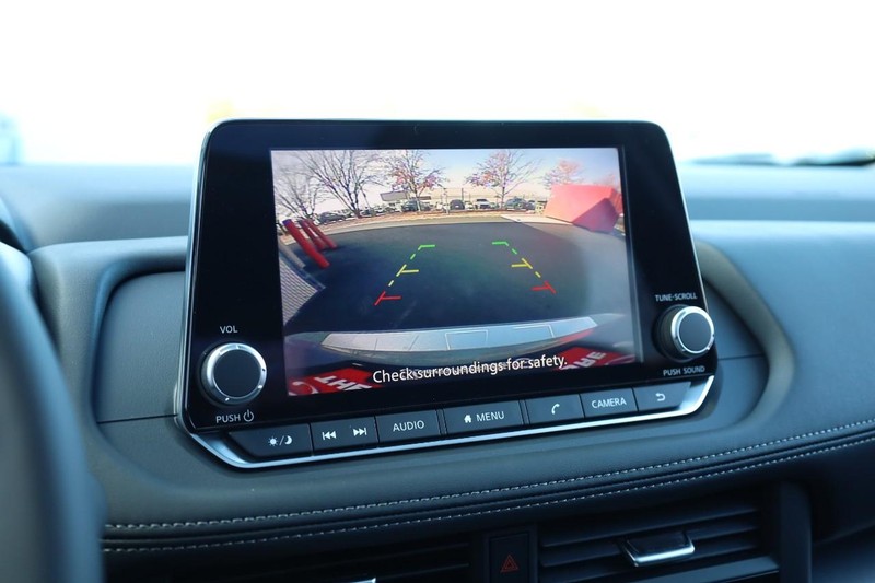 Nissan Rogue Vehicle Full-screen Gallery Image 14