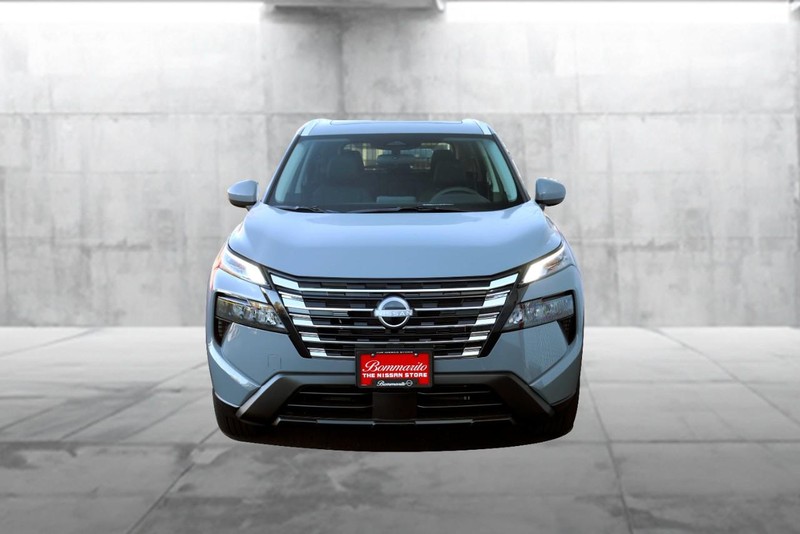 Nissan Rogue Vehicle Full-screen Gallery Image 32