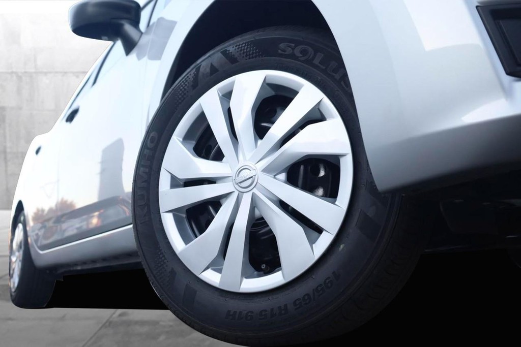 Nissan Versa Vehicle Image 03