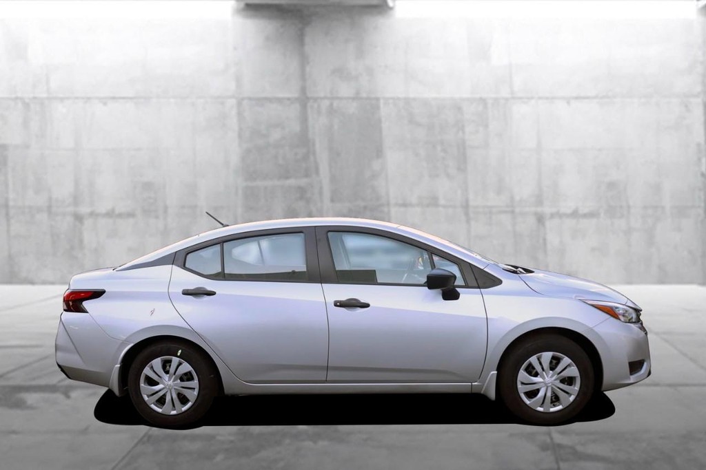 Nissan Versa Vehicle Image 05
